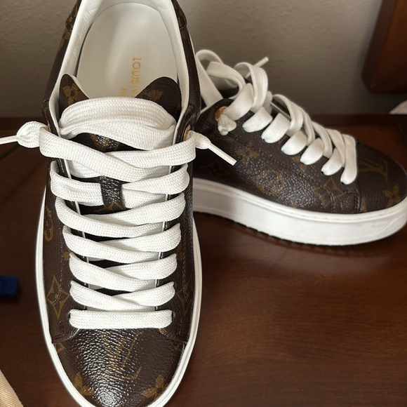 Genuine lv sneakers made in Italy size 36 - Picture 2 of 15